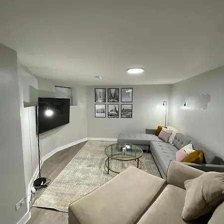 Stylish Urban Retreat 3 Bedroom Newly Remodeled