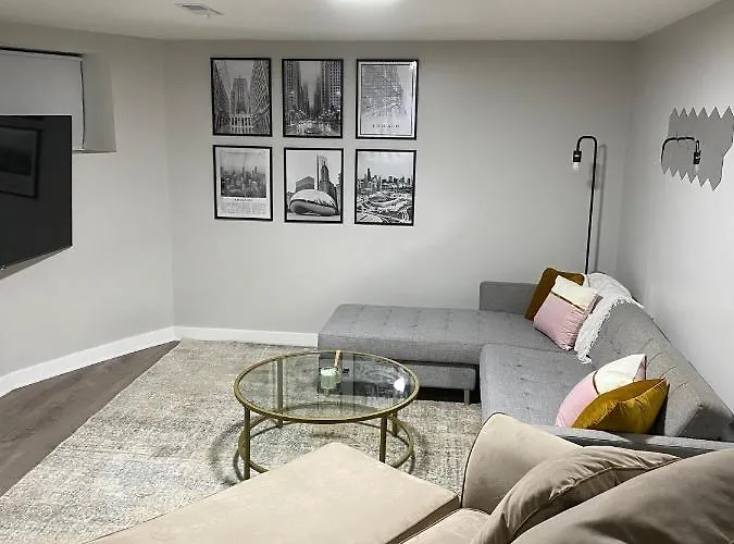 Stylish Urban Retreat 3 Bedroom Close To Downtown *