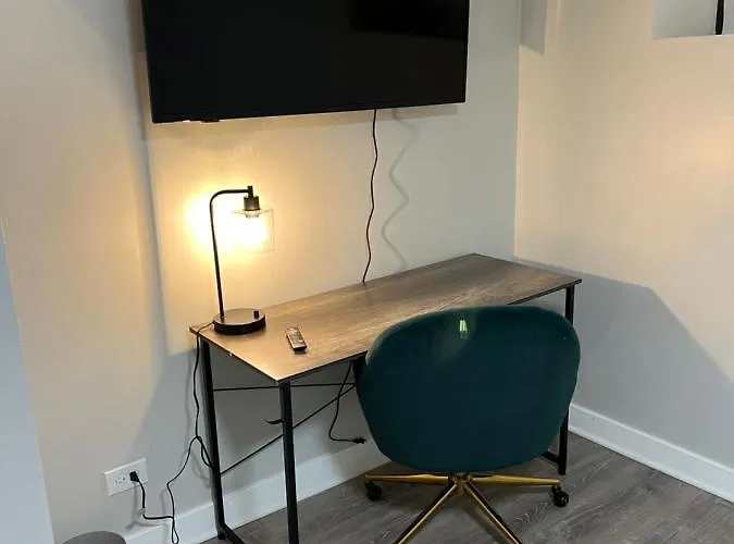 Stylish Urban Retreat 3 Bedroom Close To Downtown * Chicago