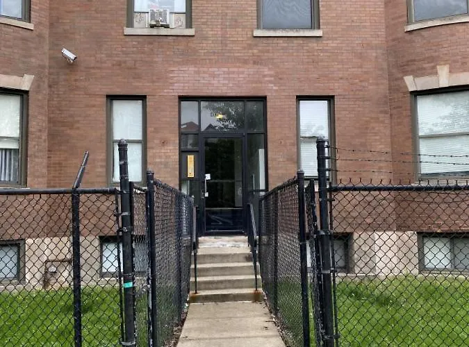 Stylish Urban Retreat 3 Bedroom Close To Downtown *
