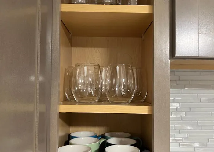 Stylish Urban Retreat 3 Bedroom Close To Downtown