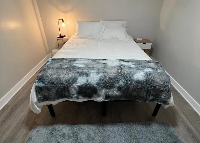 Stylish Urban Retreat 3 Bedroom Close To Downtown